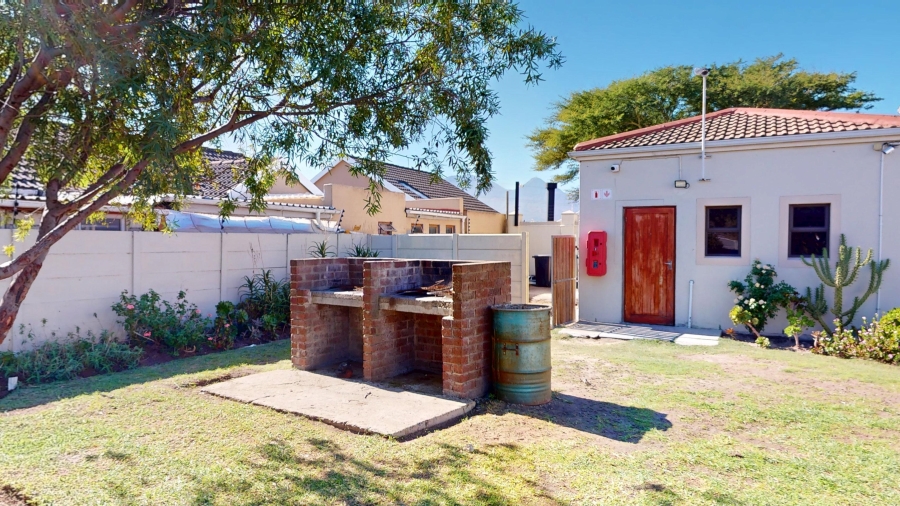2 Bedroom Property for Sale in Guldenland Western Cape